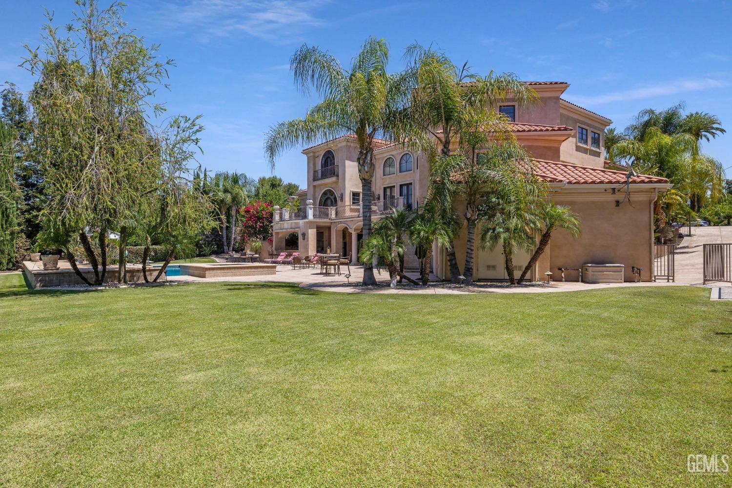 4275 Country Club Drive
