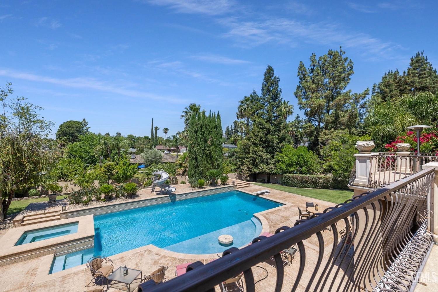 4275 Country Club Drive