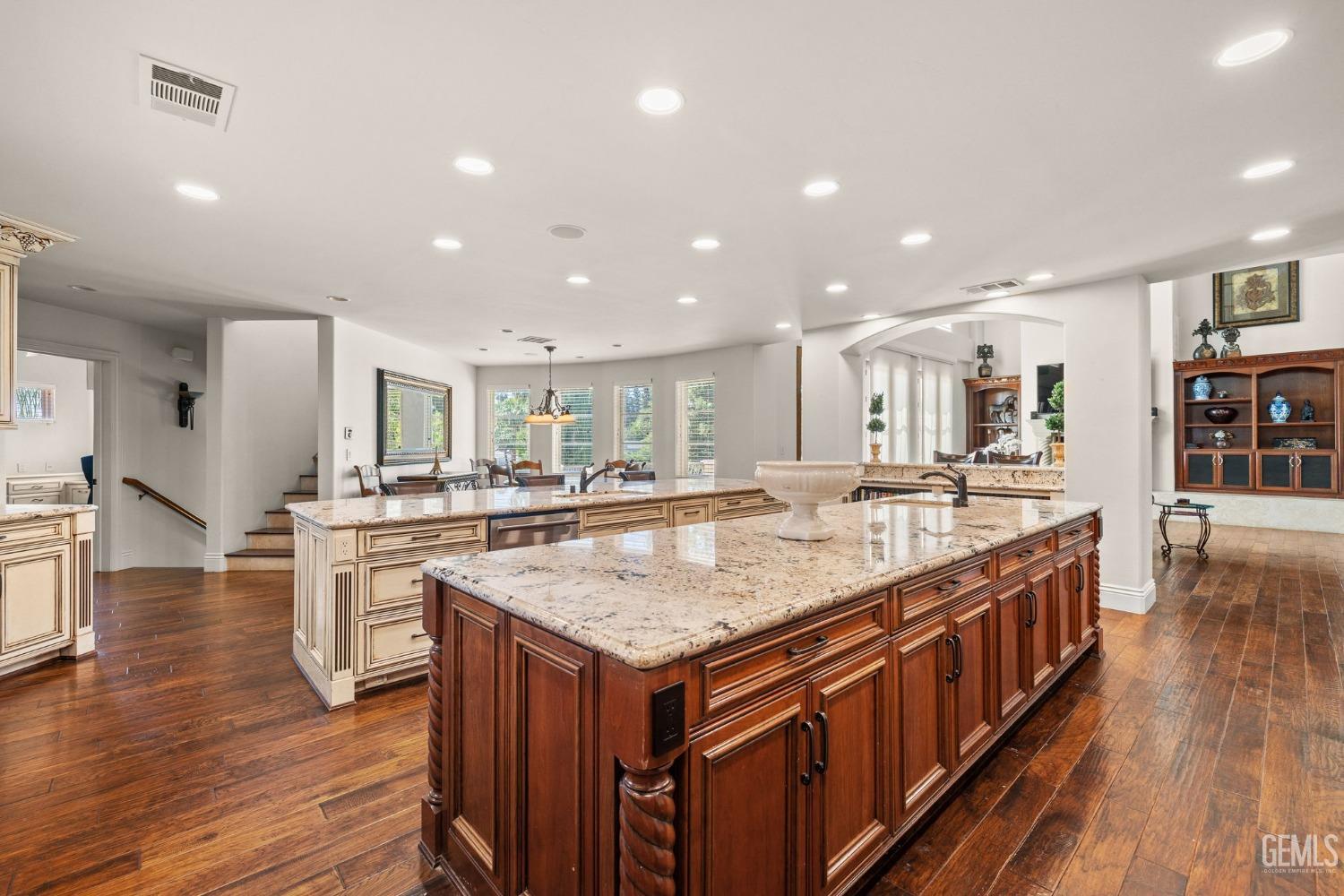 4275 Country Club Drive