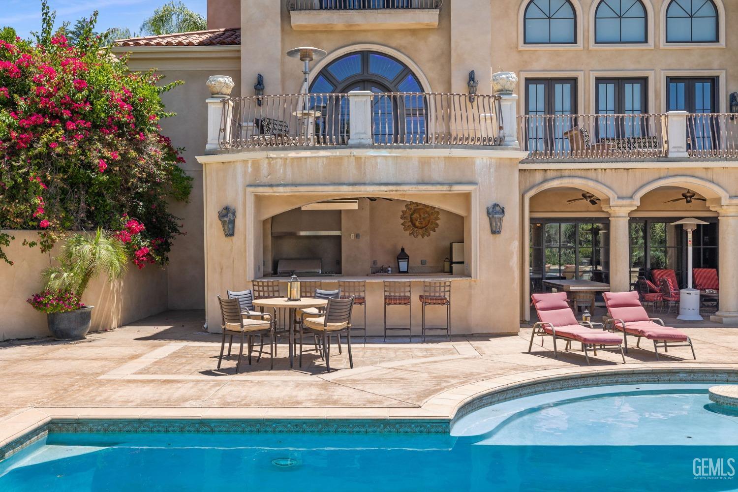 4275 Country Club Drive