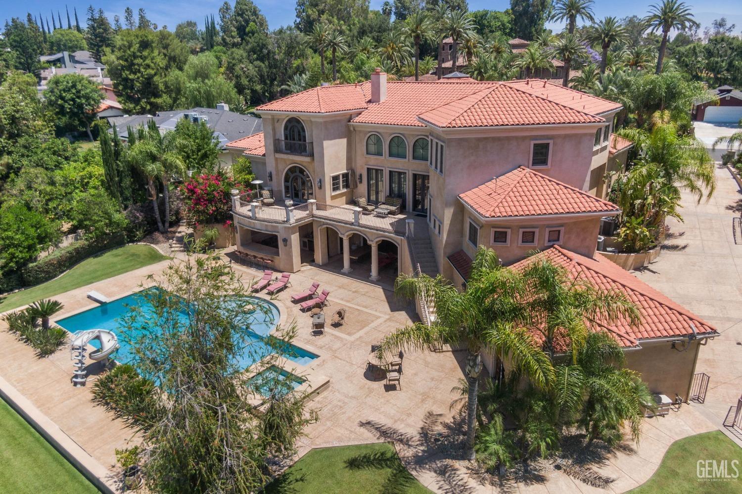 4275 Country Club Drive