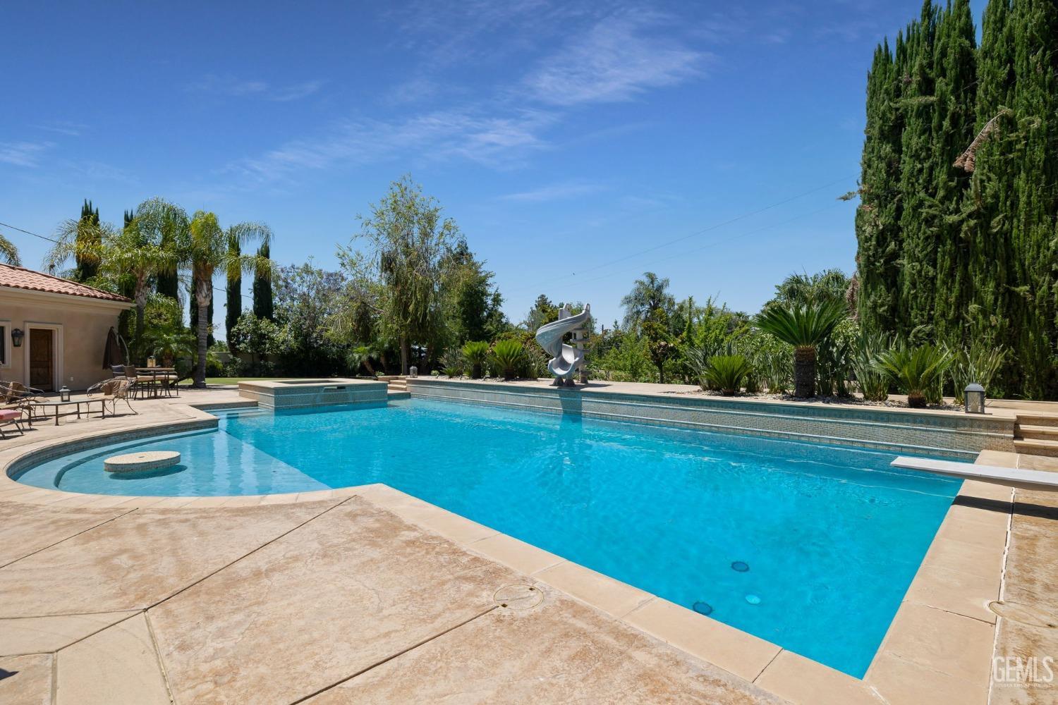 4275 Country Club Drive