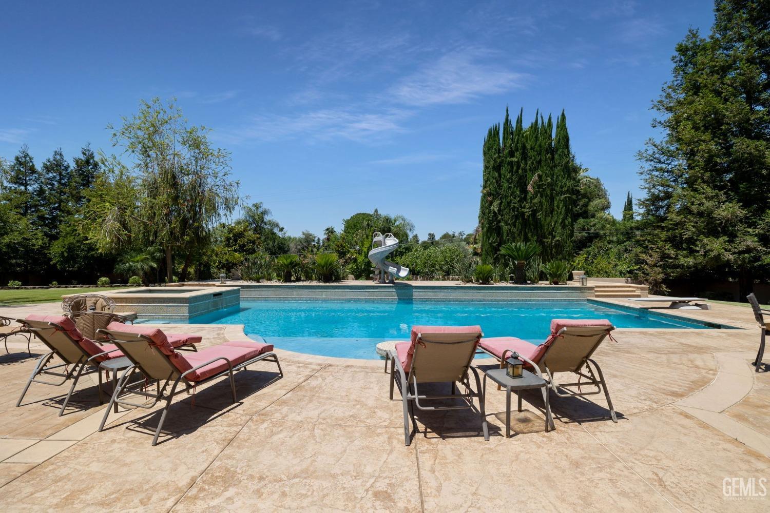 4275 Country Club Drive