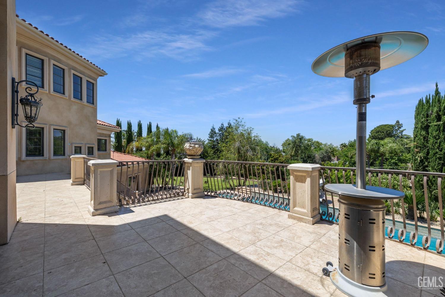 4275 Country Club Drive