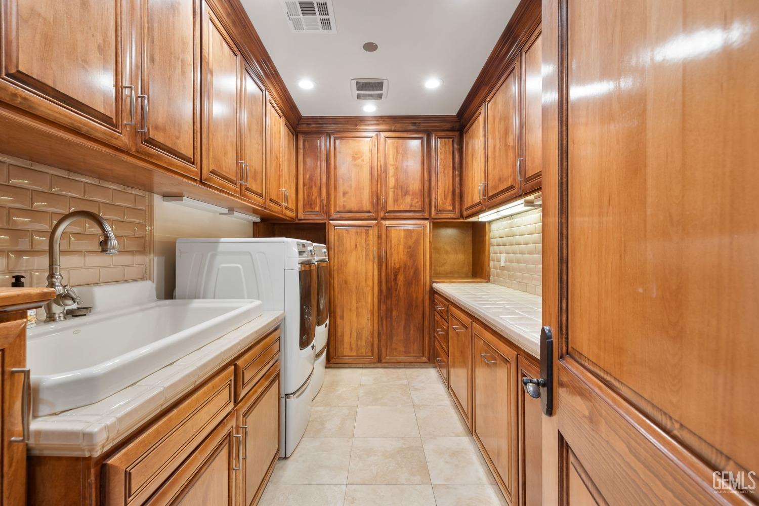 4275 Country Club Drive