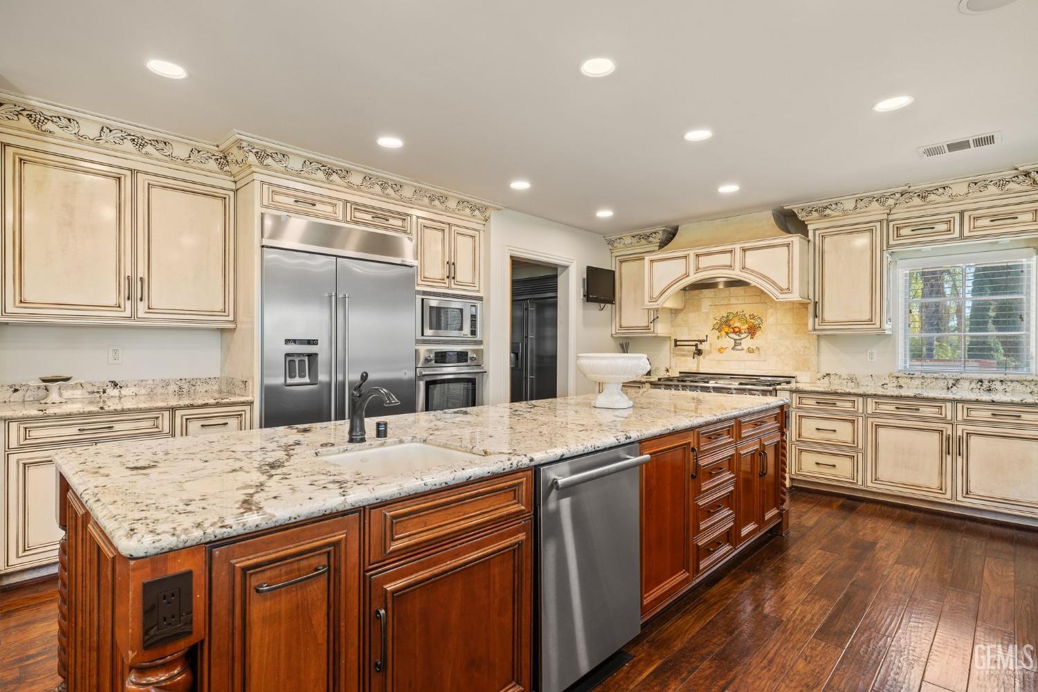 4275 Country Club Drive