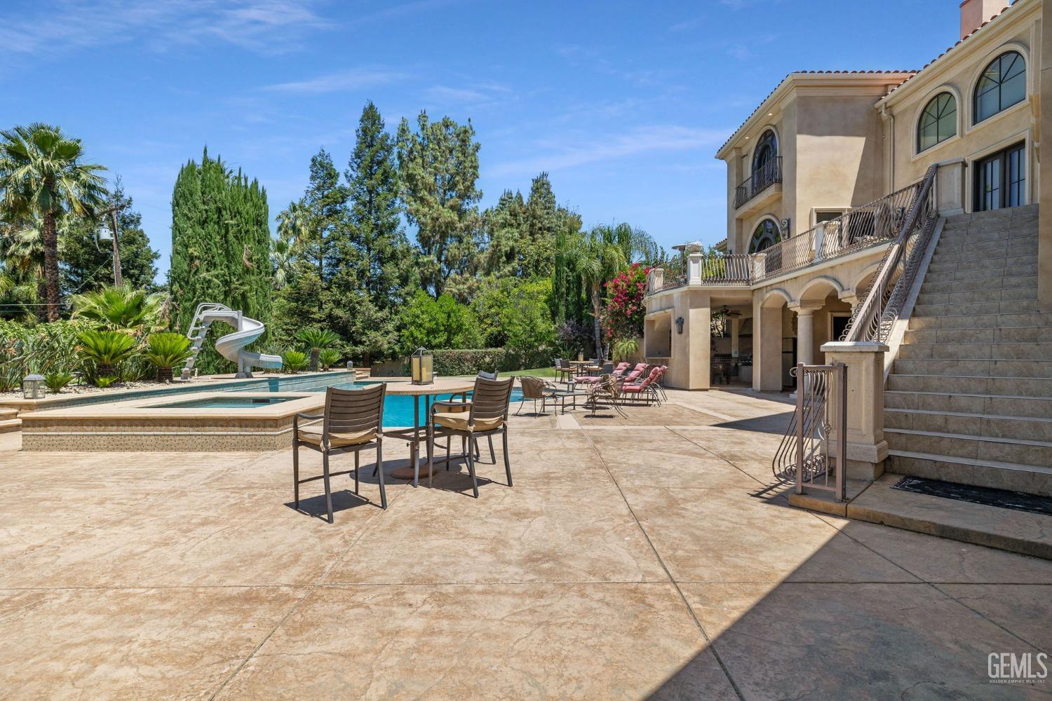 4275 Country Club Drive