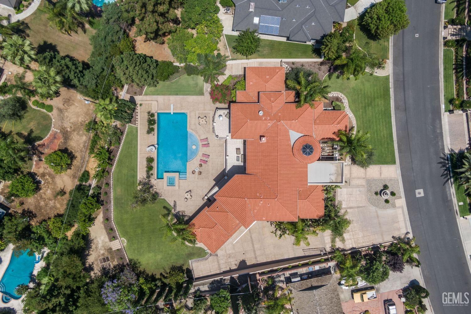 4275 Country Club Drive