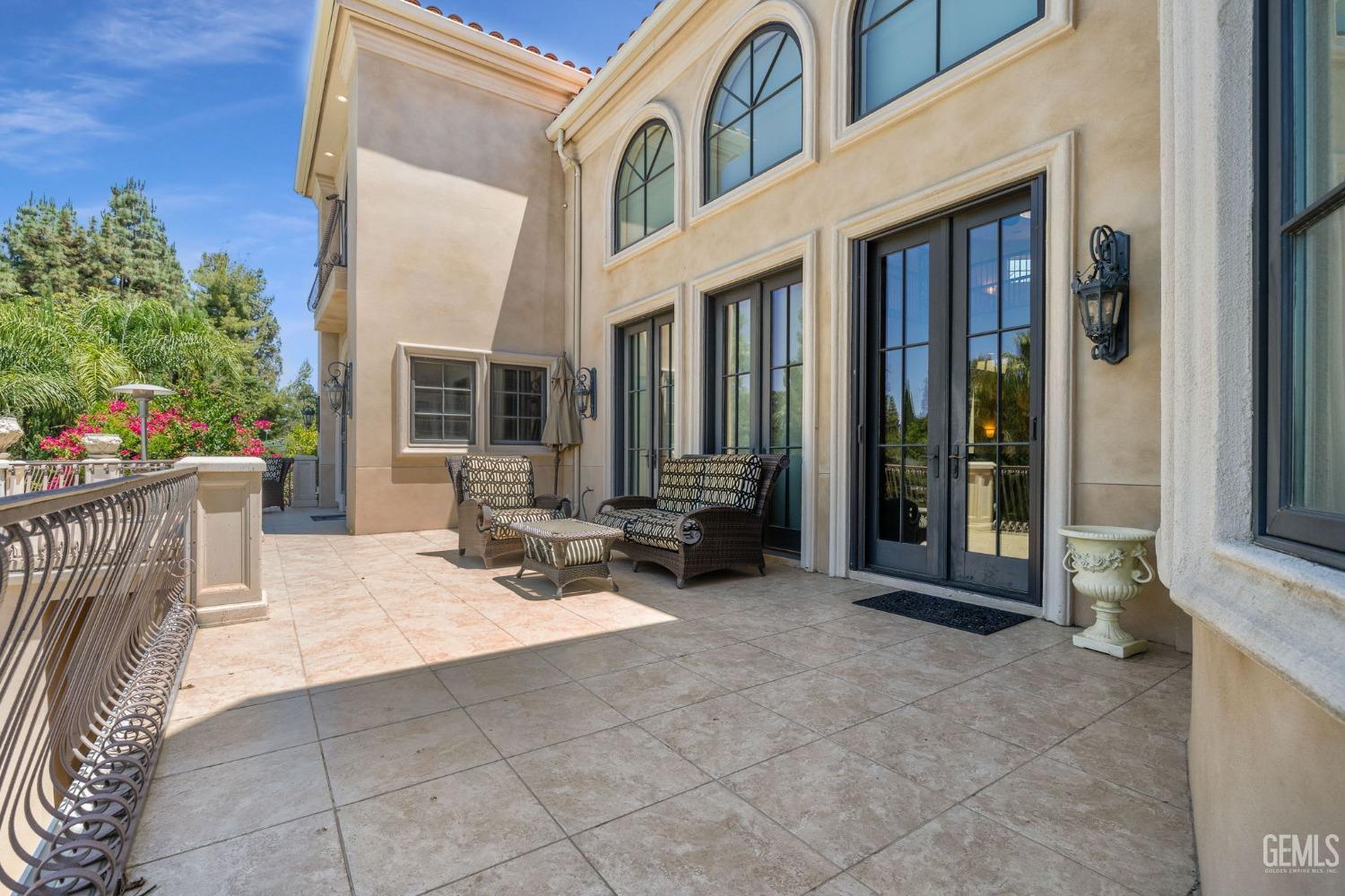 4275 Country Club Drive
