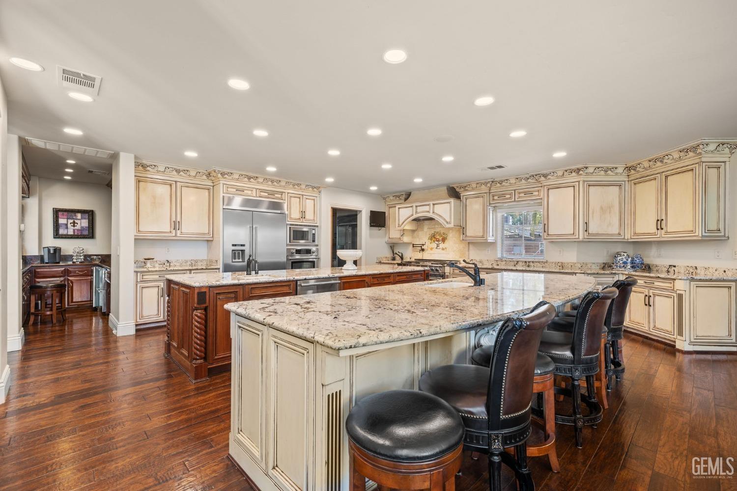 4275 Country Club Drive