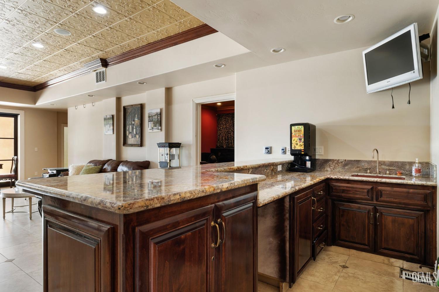 4275 Country Club Drive