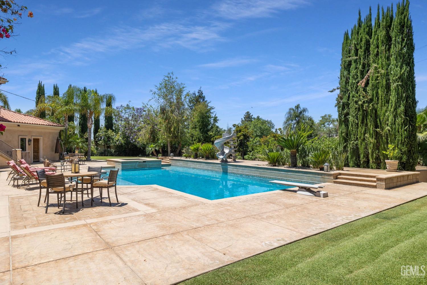 4275 Country Club Drive
