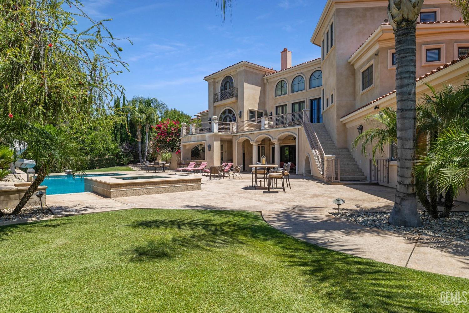 4275 Country Club Drive