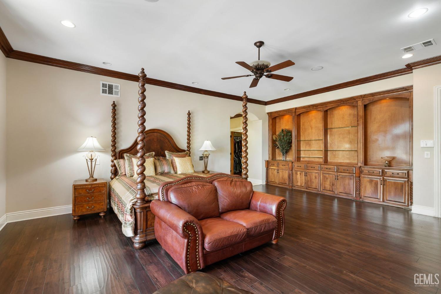 4275 Country Club Drive