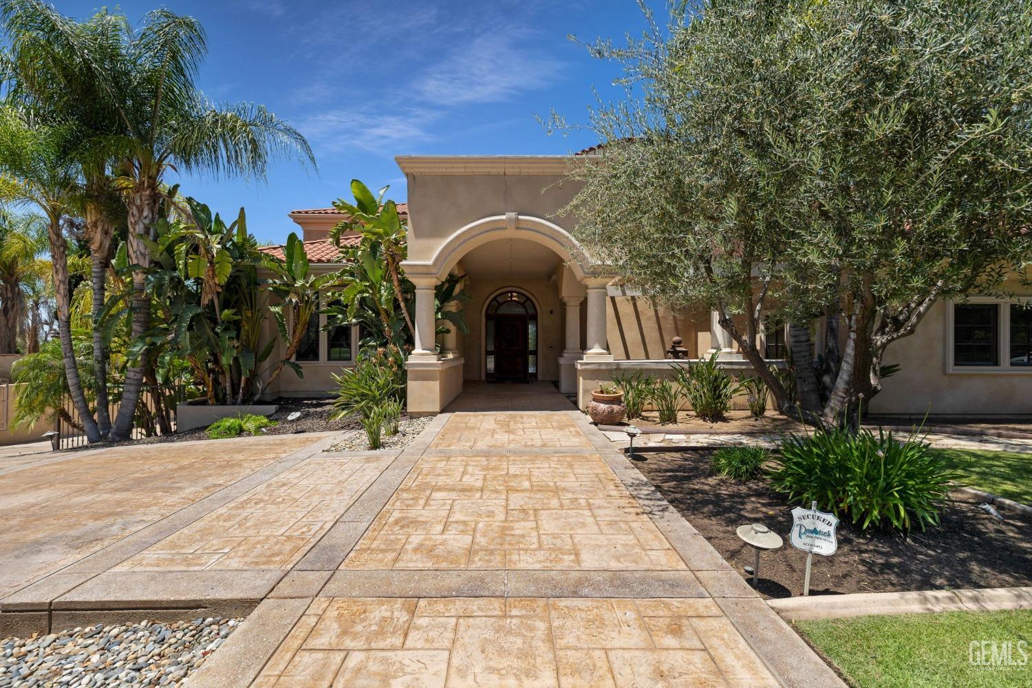 4275 Country Club Drive