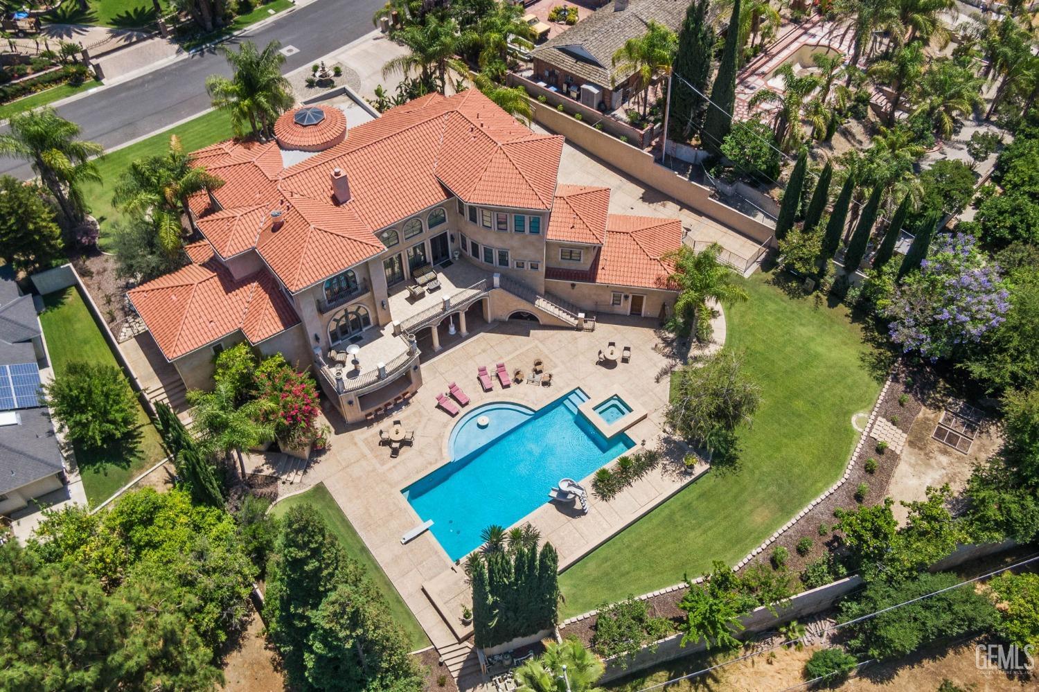 4275 Country Club Drive