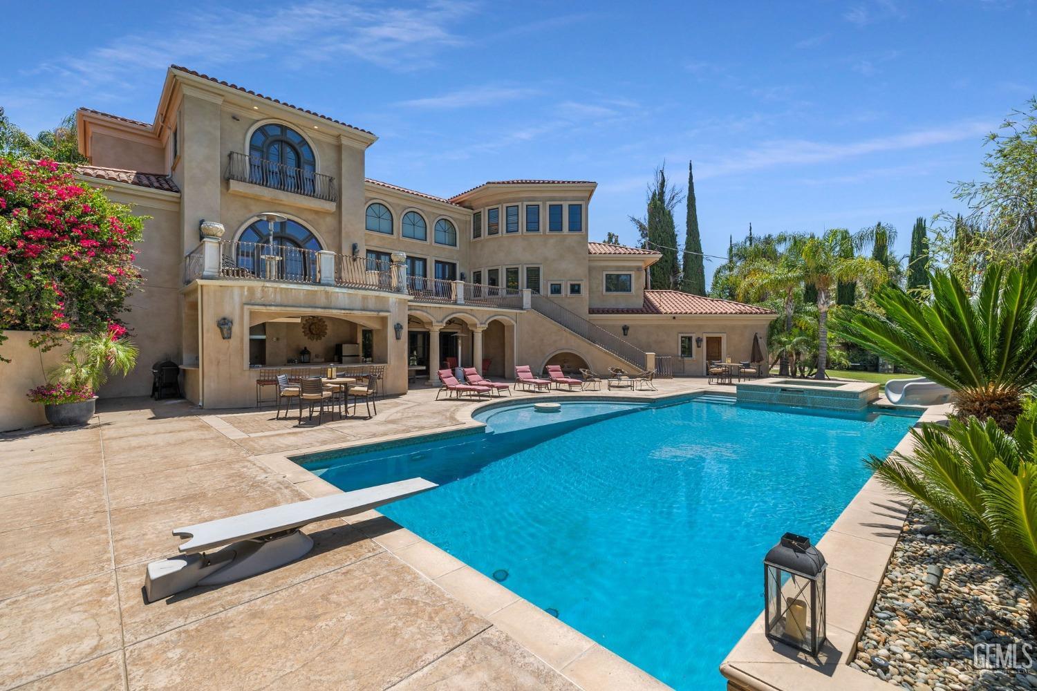 4275 Country Club Drive