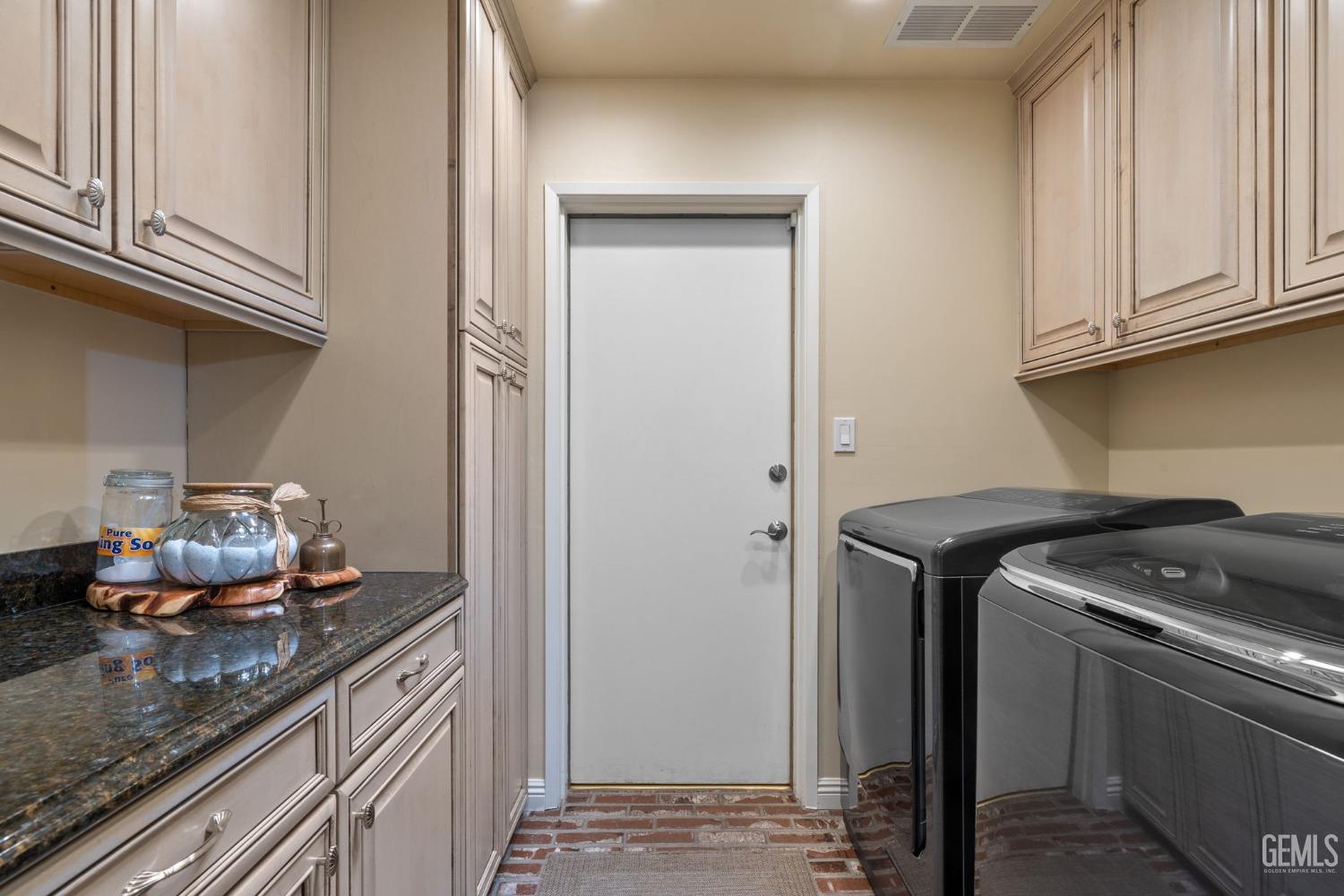 8612 Bridlewood Lane