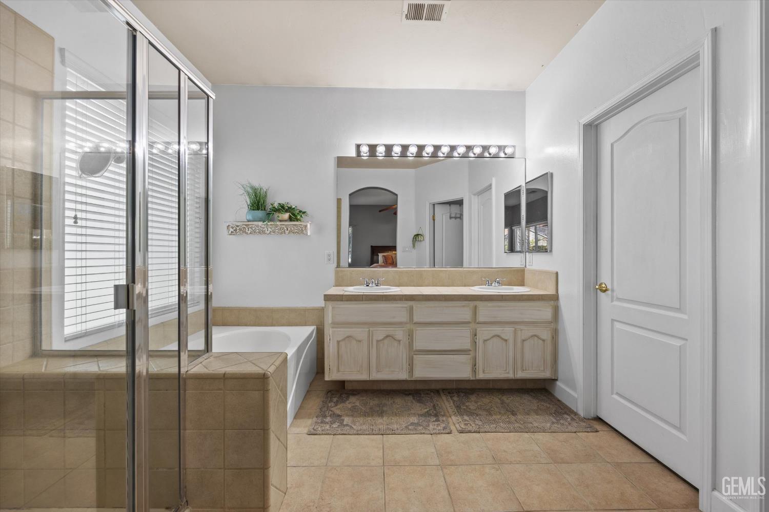 10404 Rose River Falls Avenue