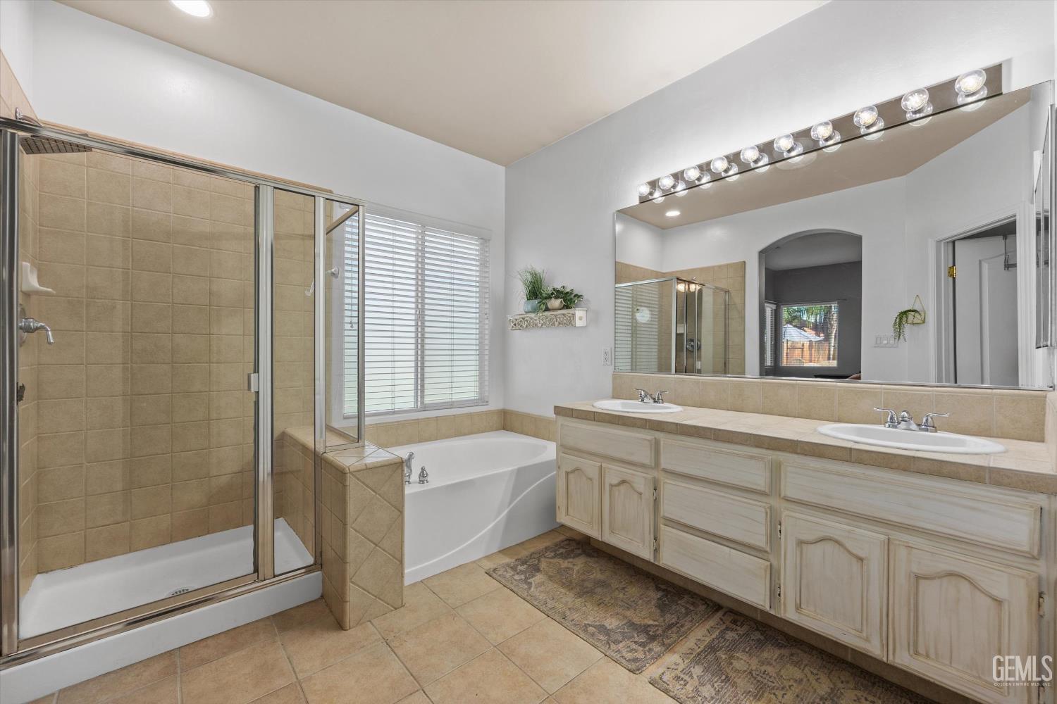 10404 Rose River Falls Avenue