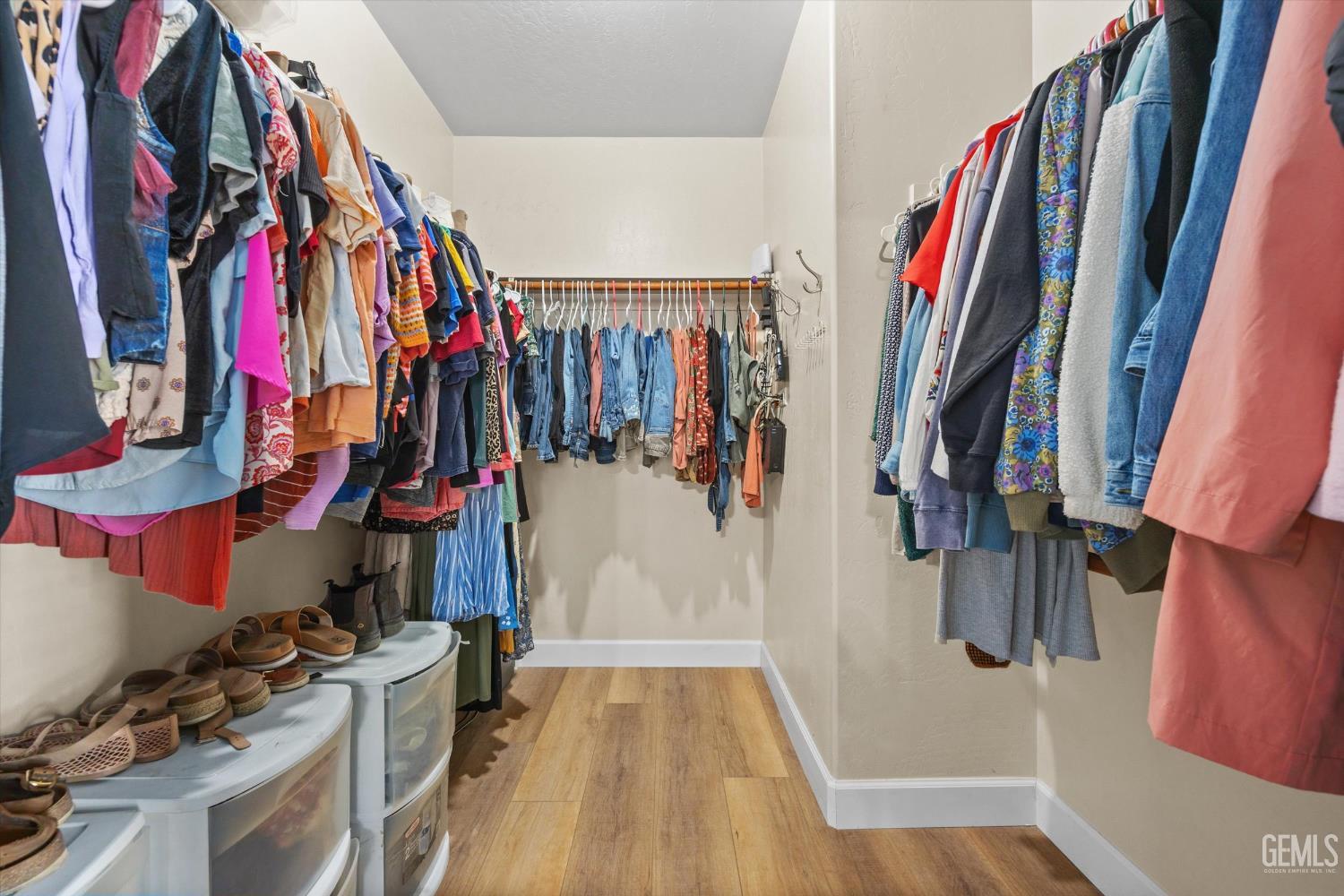 10404 Rose River Falls Avenue