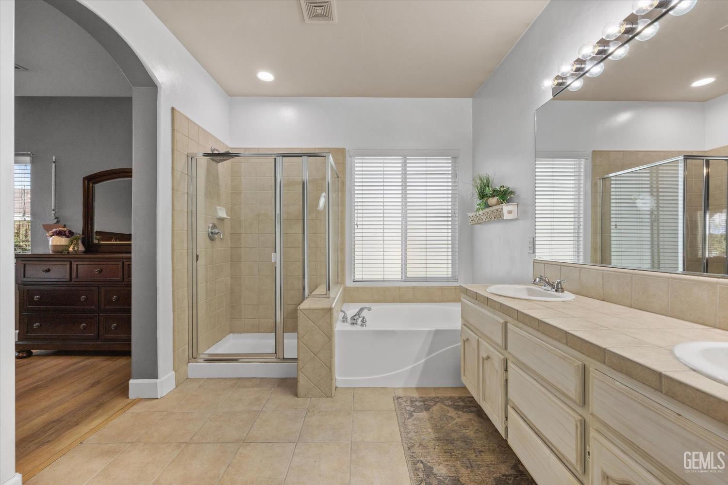 10404 Rose River Falls Avenue