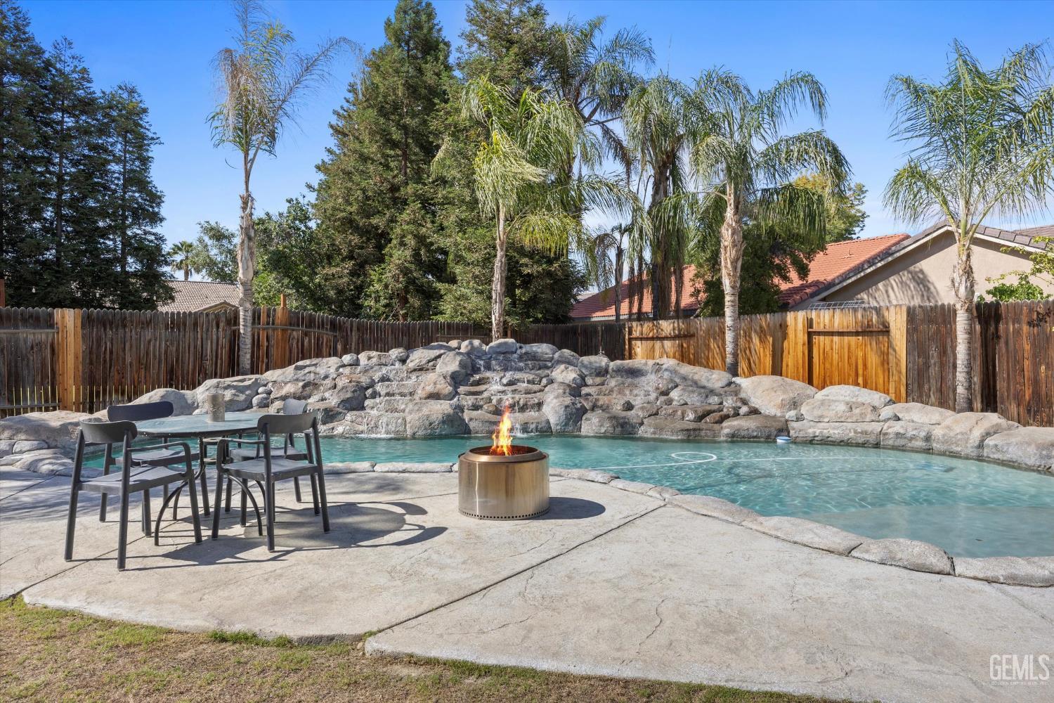 10404 Rose River Falls Avenue