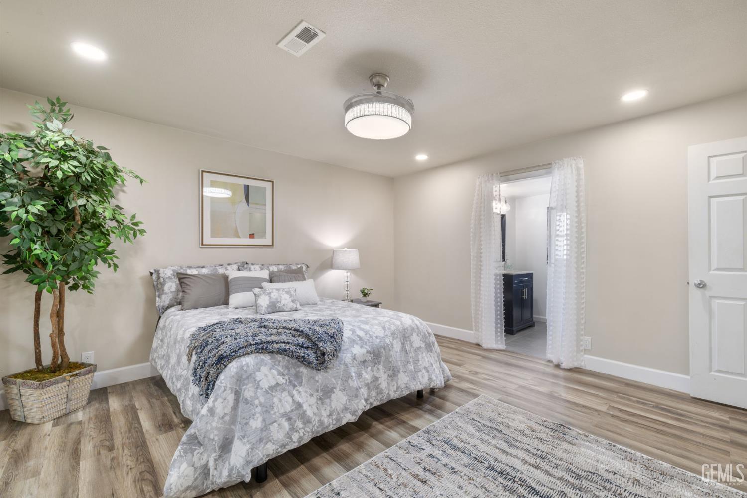 2702 Worthington Avenue