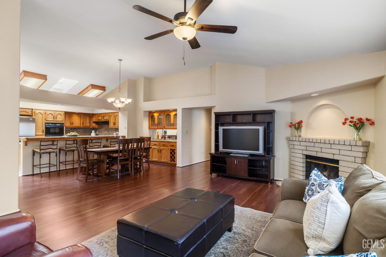 8212 Hastings Street