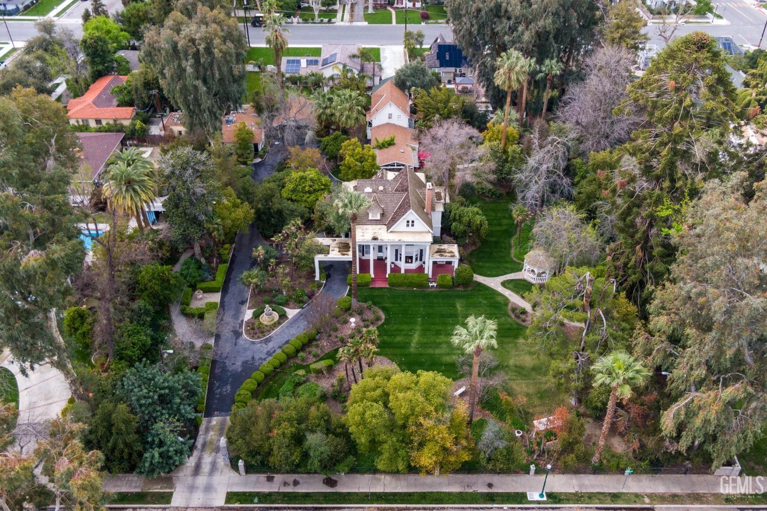 701 Oleander Avenue