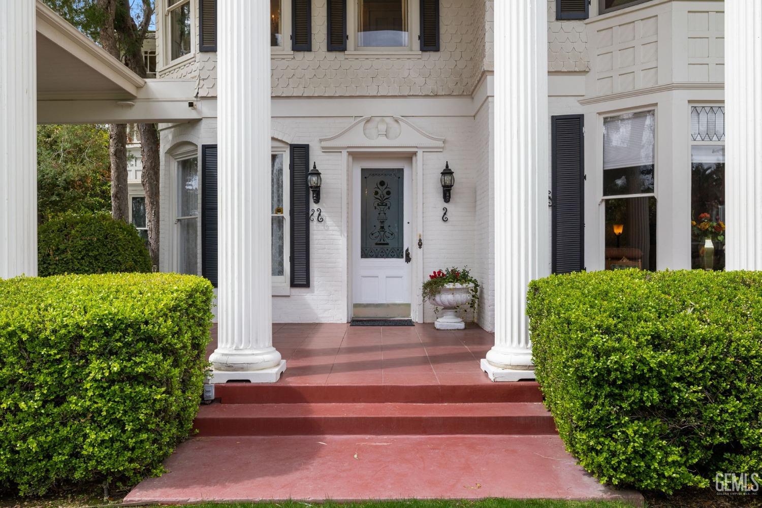 701 Oleander Avenue