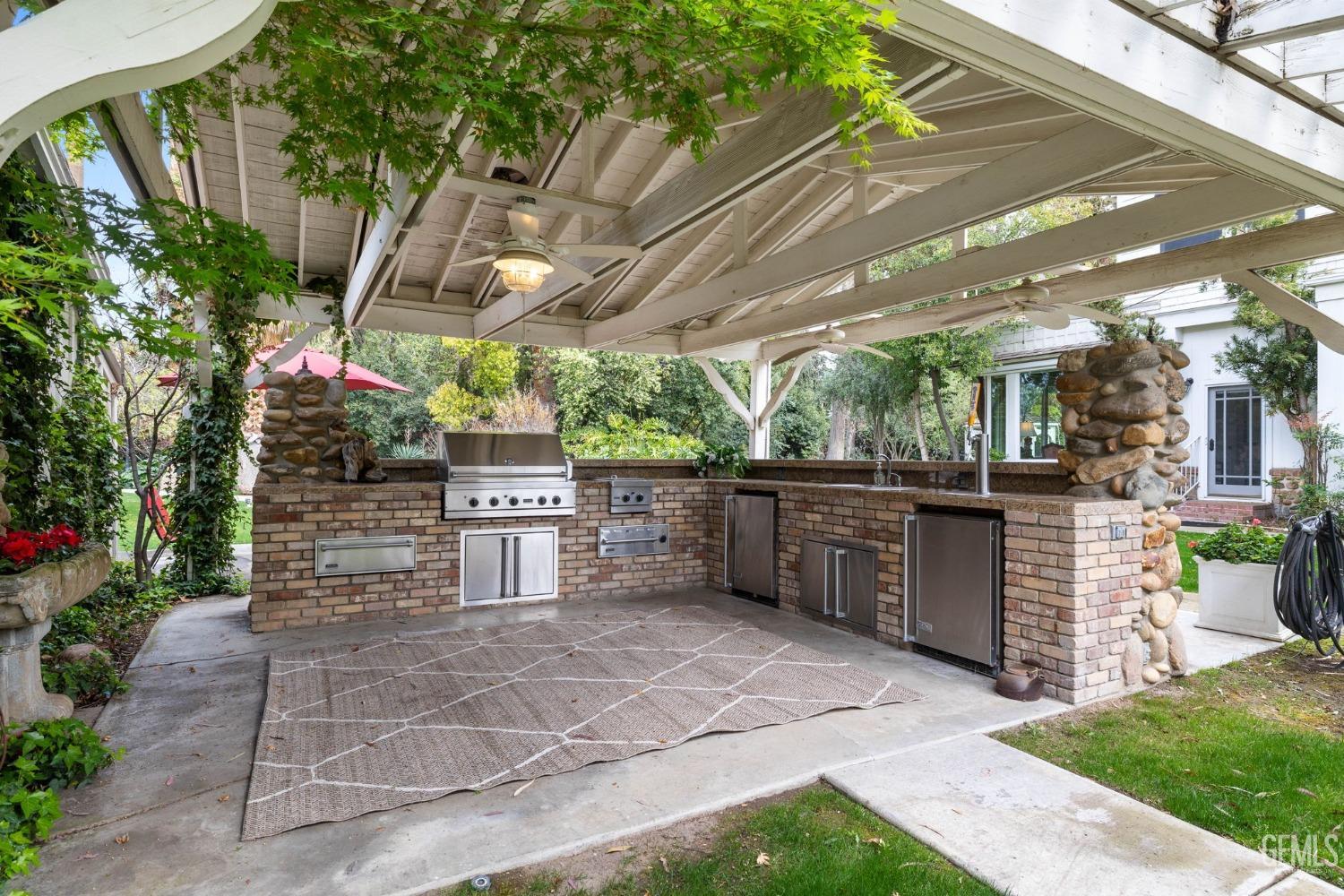 701 Oleander Avenue