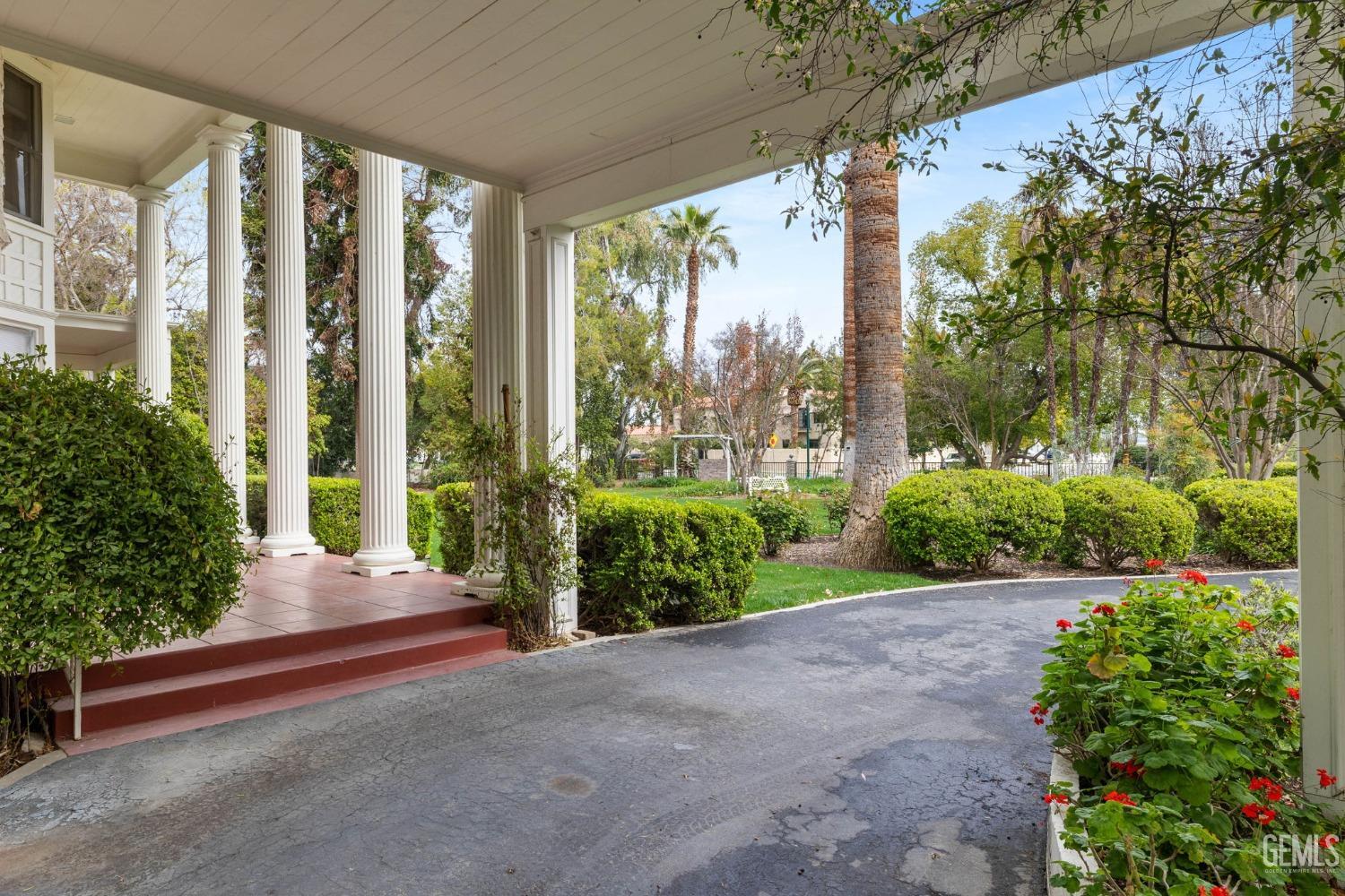 701 Oleander Avenue