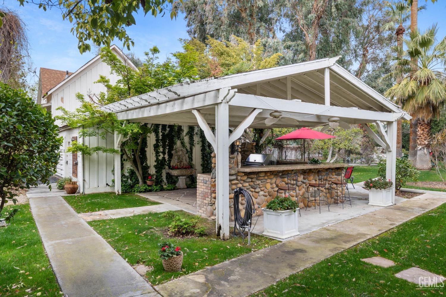 701 Oleander Avenue