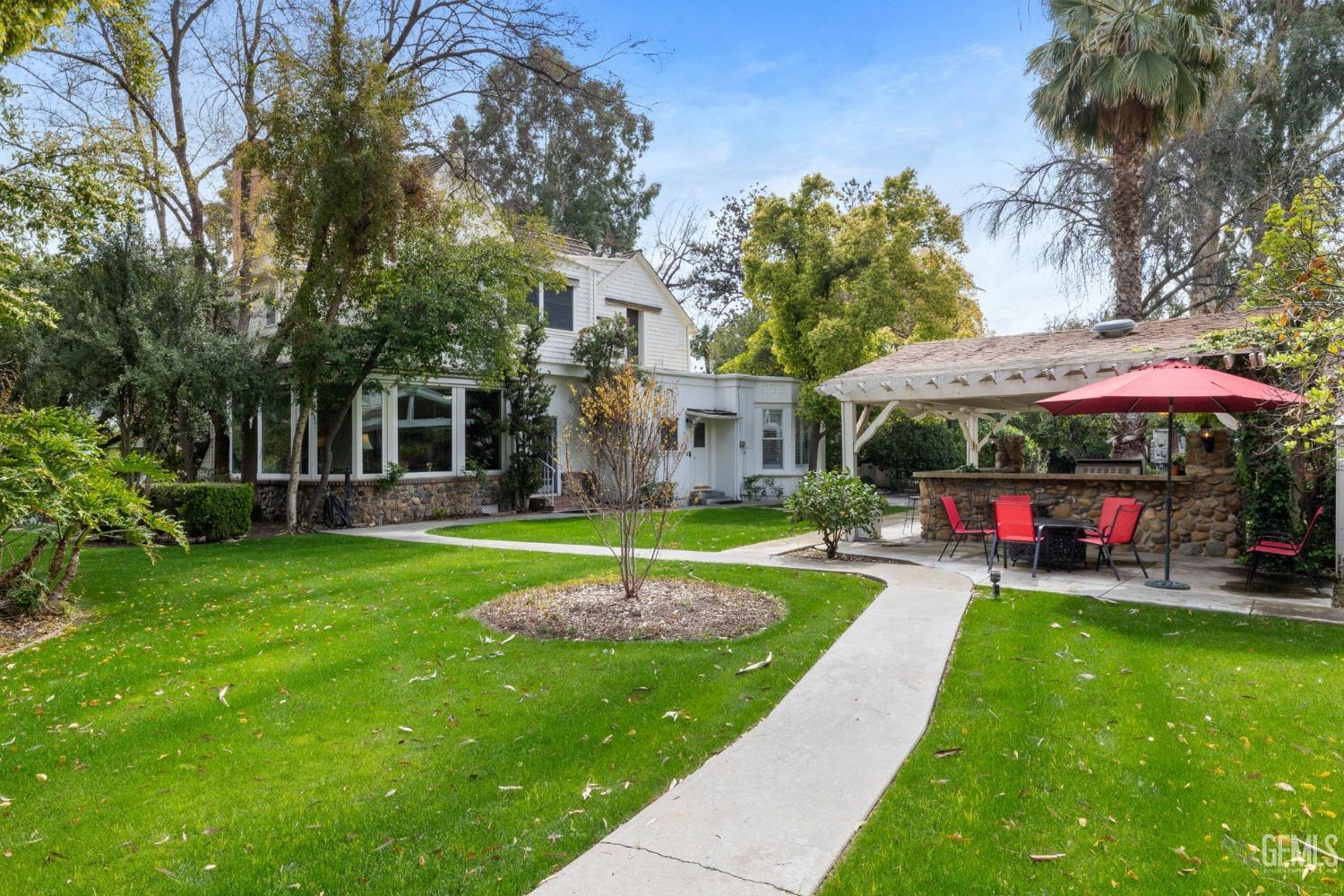 701 Oleander Avenue