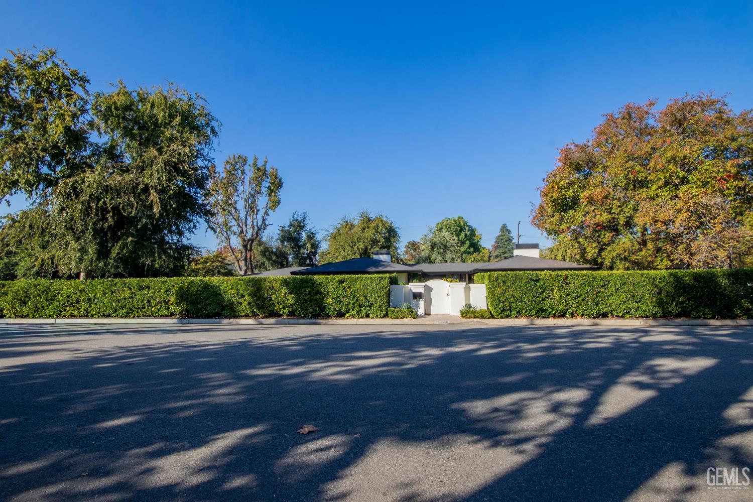 2221 Myrtle Street
