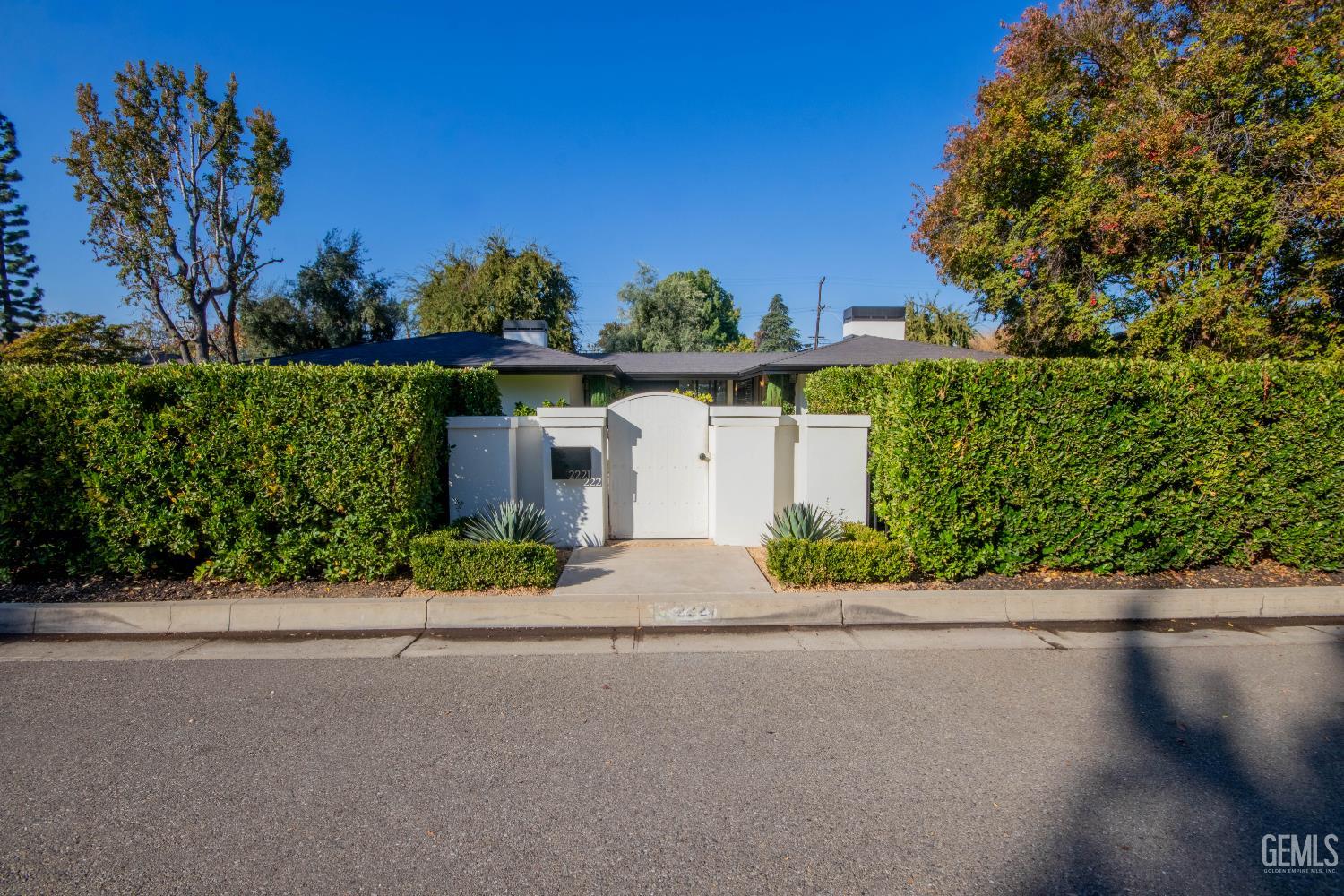 2221 Myrtle Street