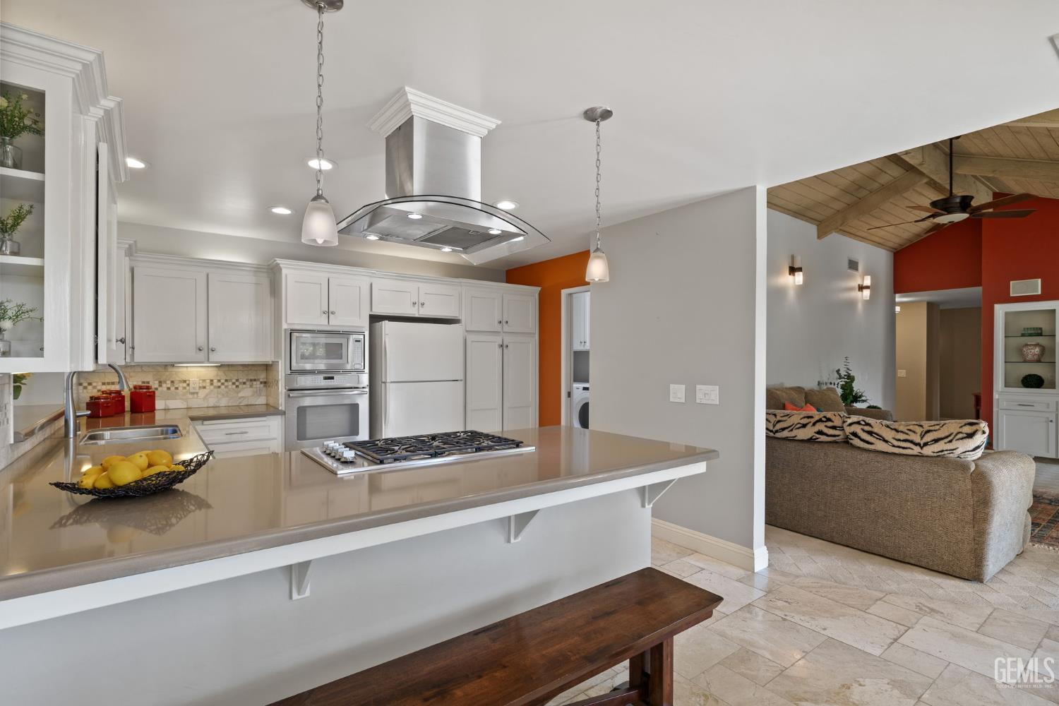 9413 Laurel Oak Way