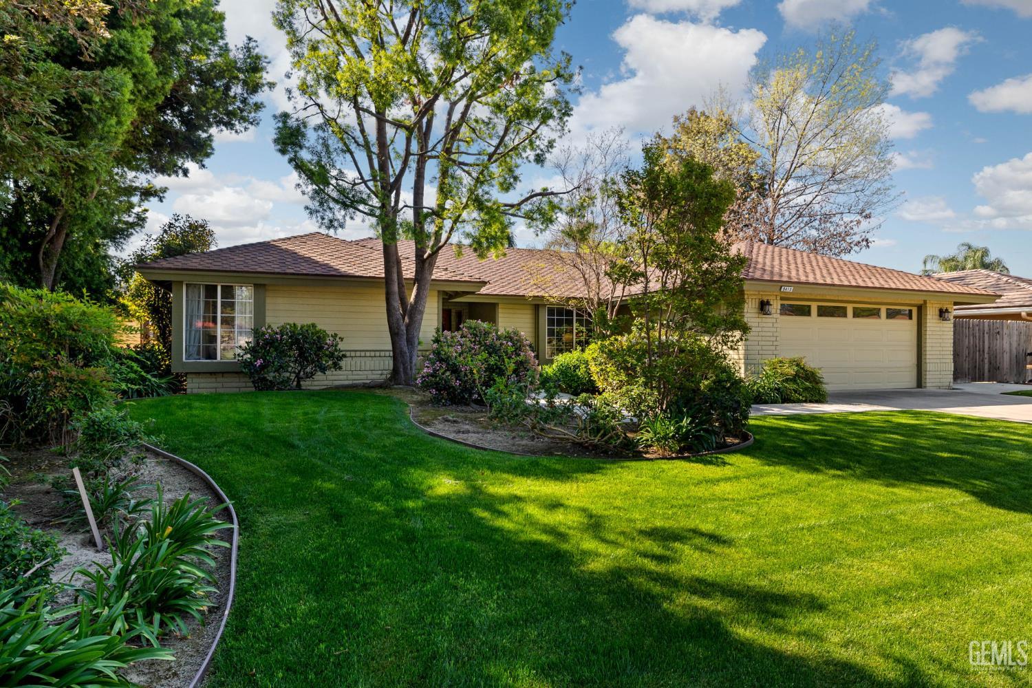 9413 Laurel Oak Way