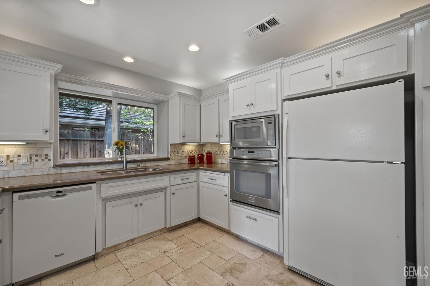 9413 Laurel Oak Way