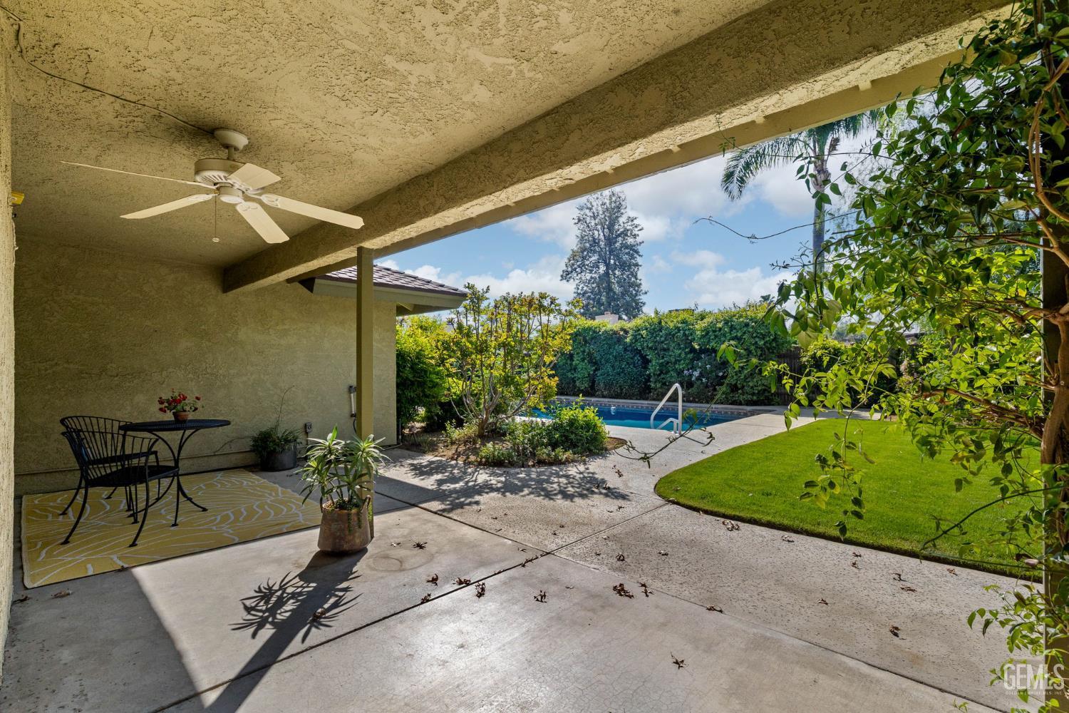 9413 Laurel Oak Way