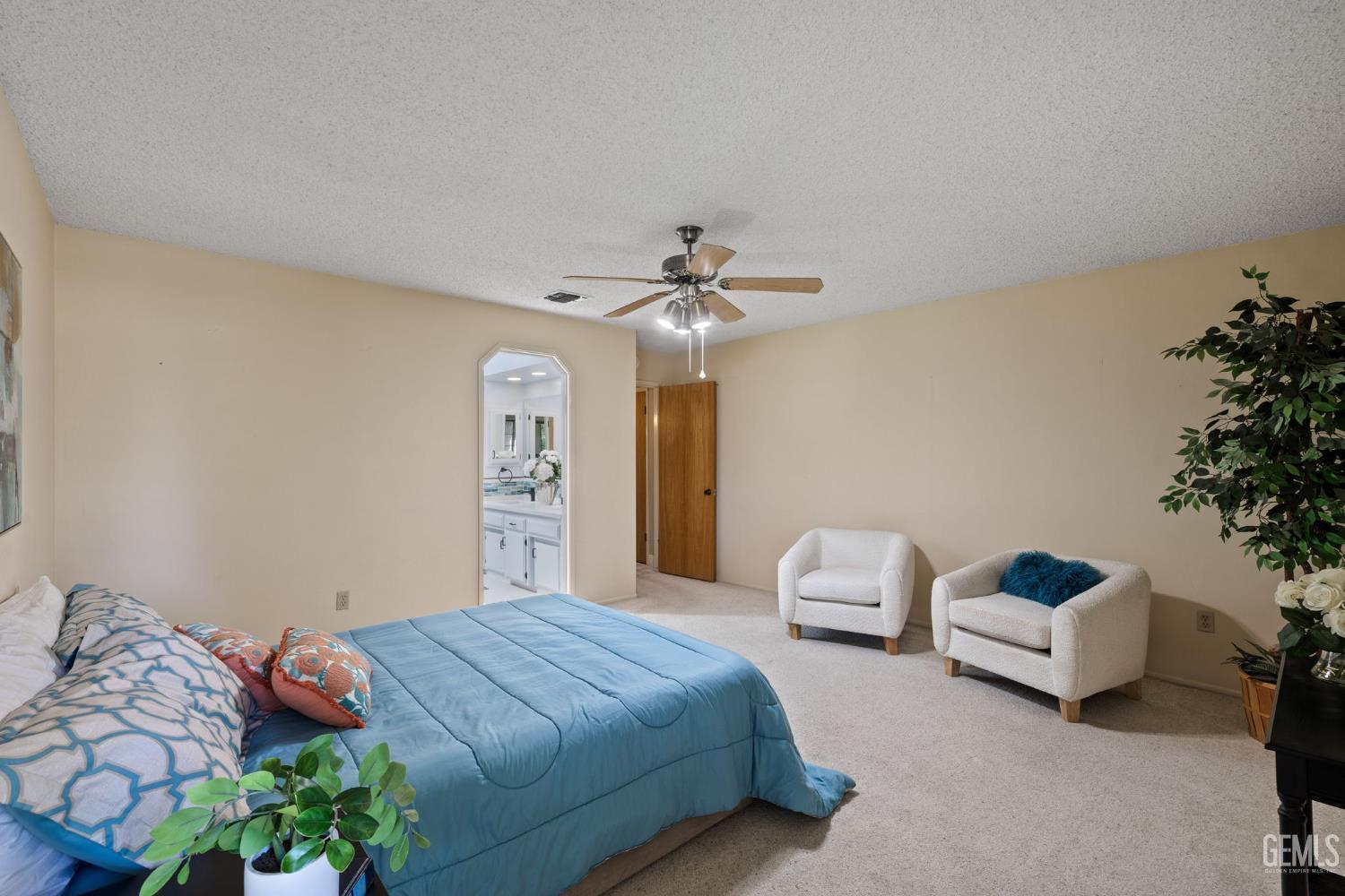 9413 Laurel Oak Way