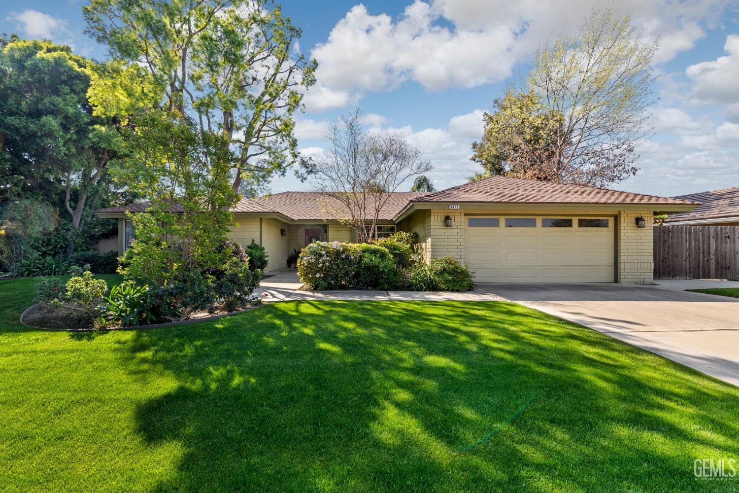 9413 Laurel Oak Way