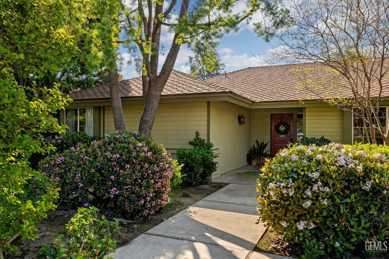 9413 Laurel Oak Way