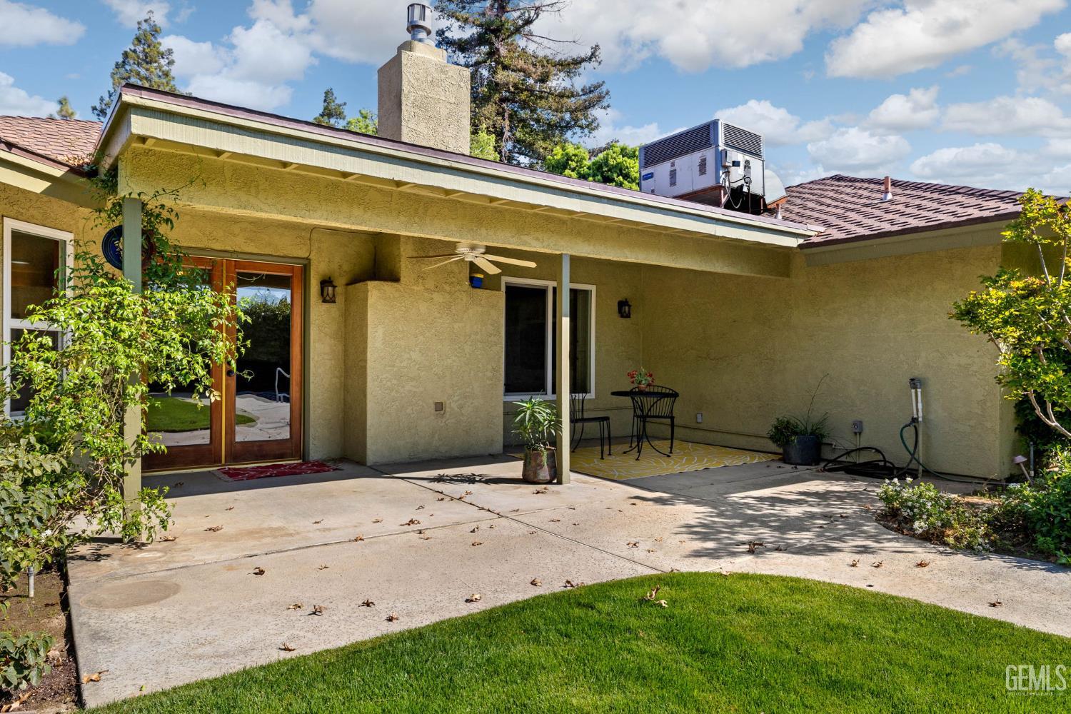 9413 Laurel Oak Way