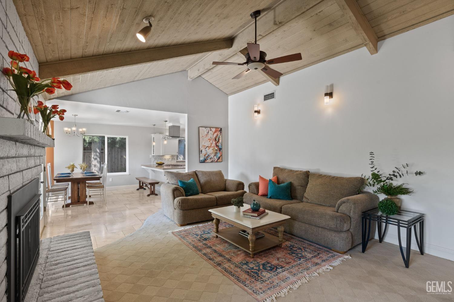 9413 Laurel Oak Way