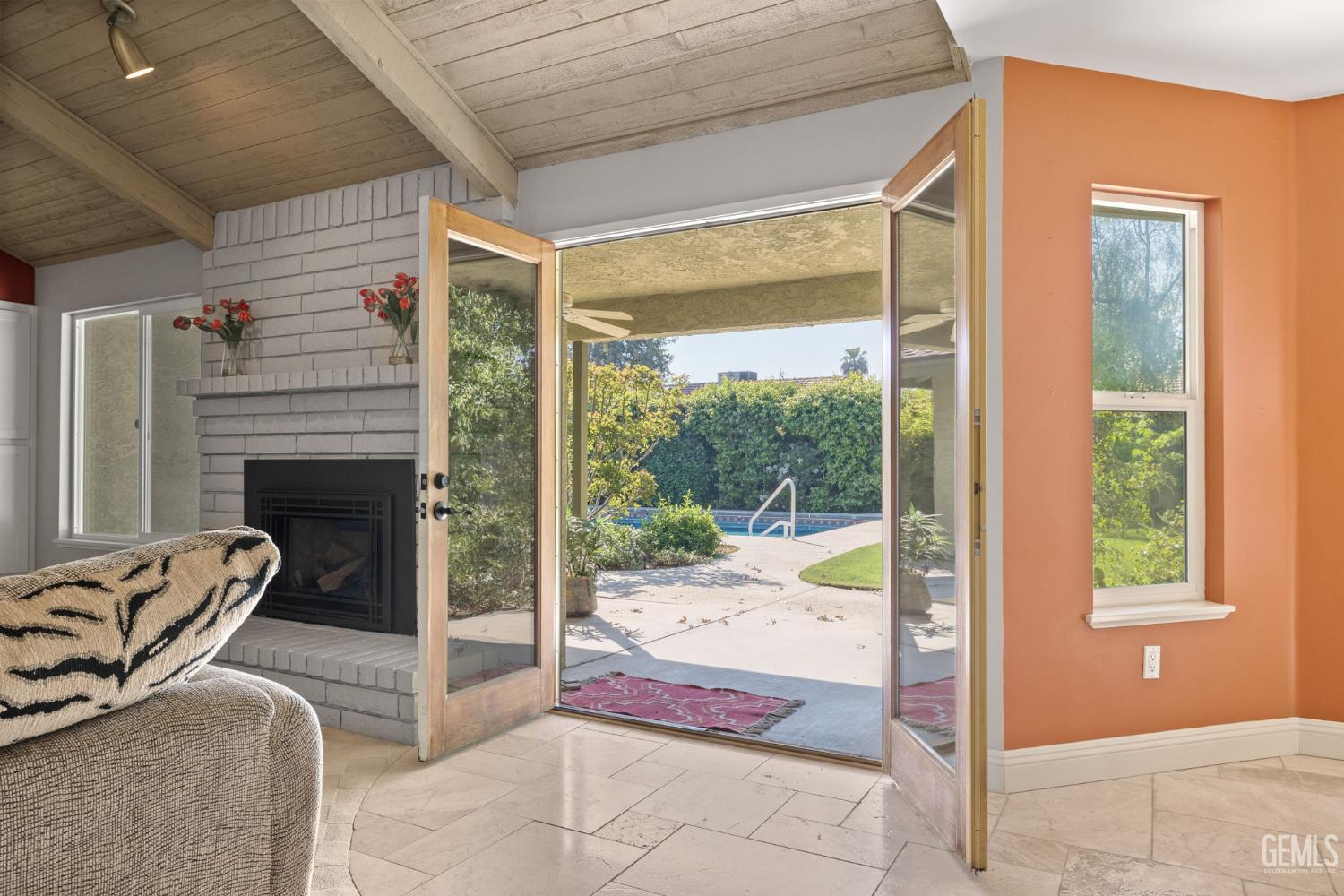 9413 Laurel Oak Way