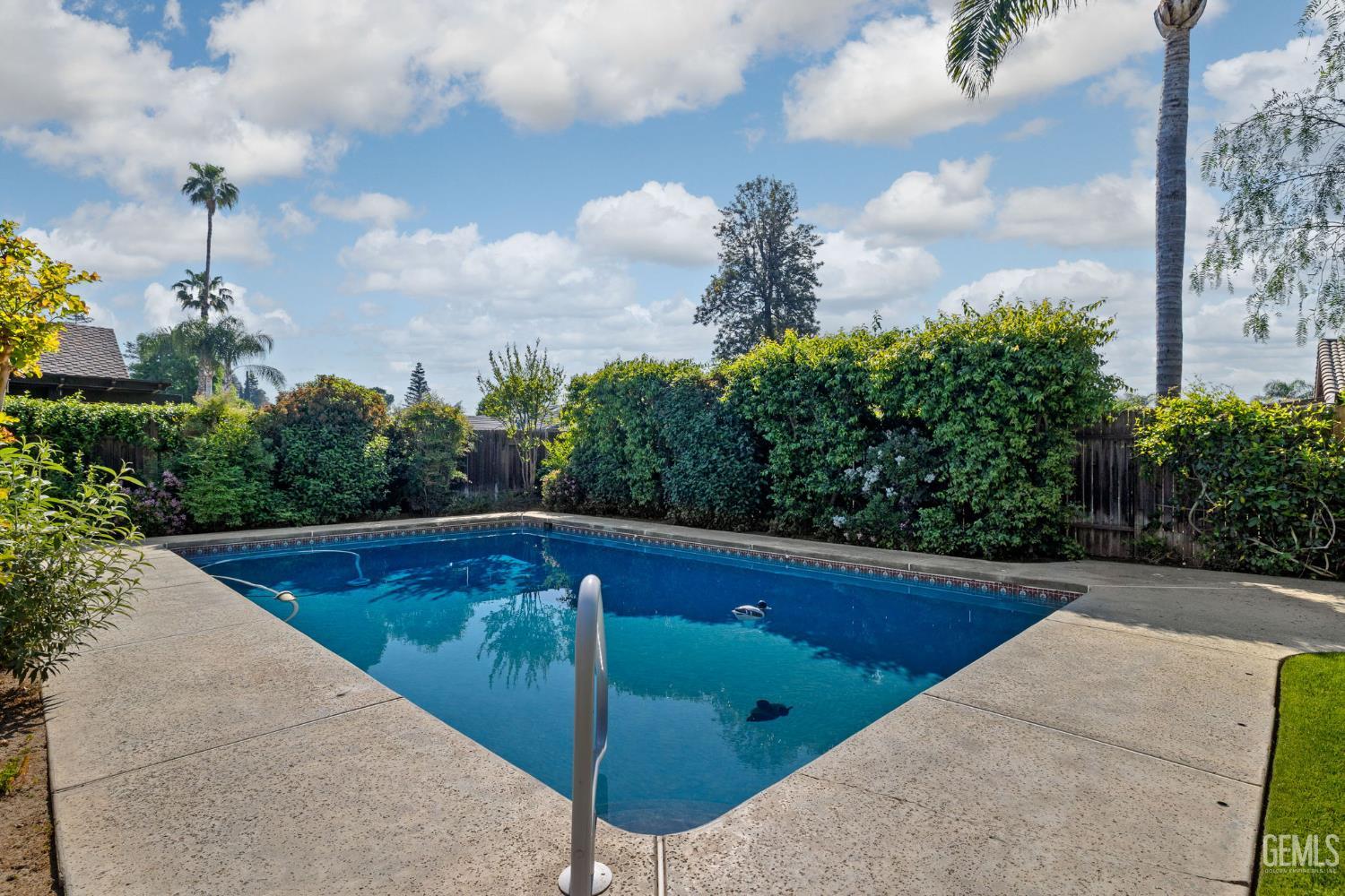 9413 Laurel Oak Way