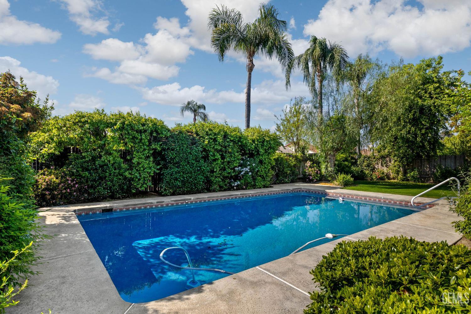9413 Laurel Oak Way