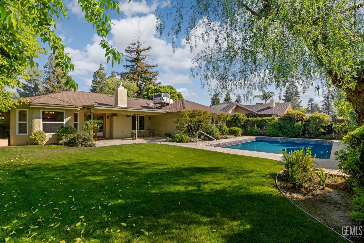 9413 Laurel Oak Way